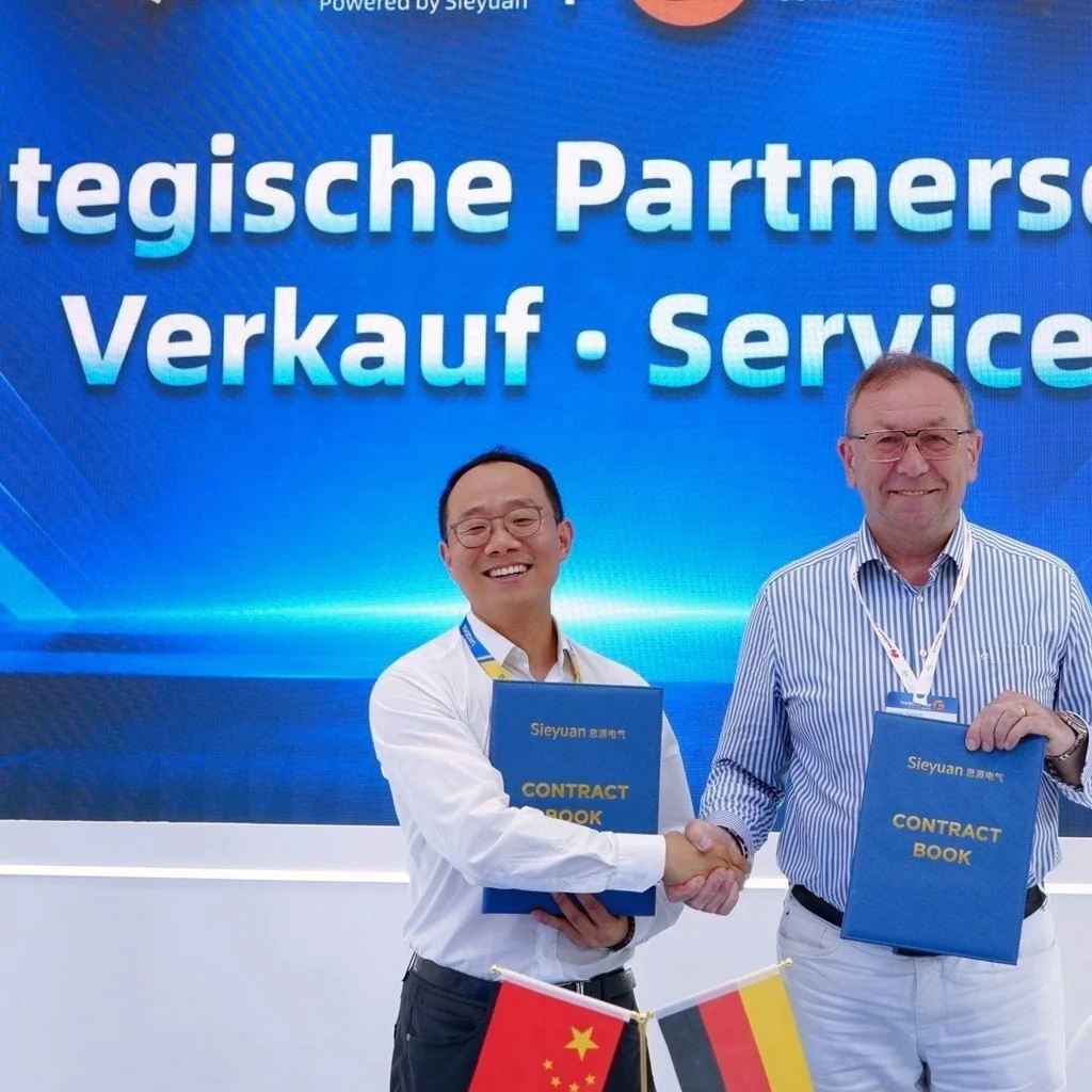 Partnerschaft zwischen ENnergy und Swatten - Vertragsunterzeichnung auf der Intersolar Europe 2026
