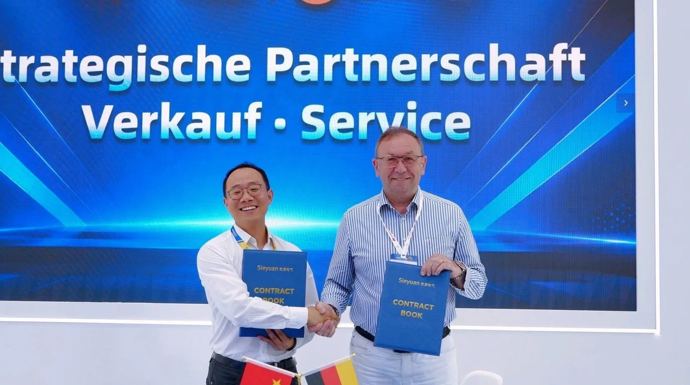 ENnergy und Swatten besiegeln ihre Partnerschaft auf der Intersolar Europe 2026