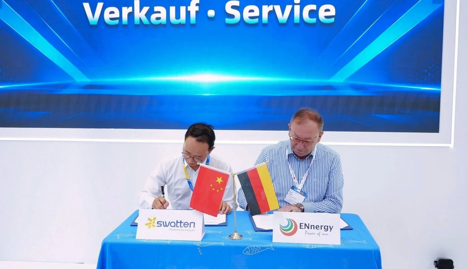 Vertragsunterzeichnung der strategischen Partnerschaft zwischen ENnergy und Swatten auf der Intersolar Europe 2026